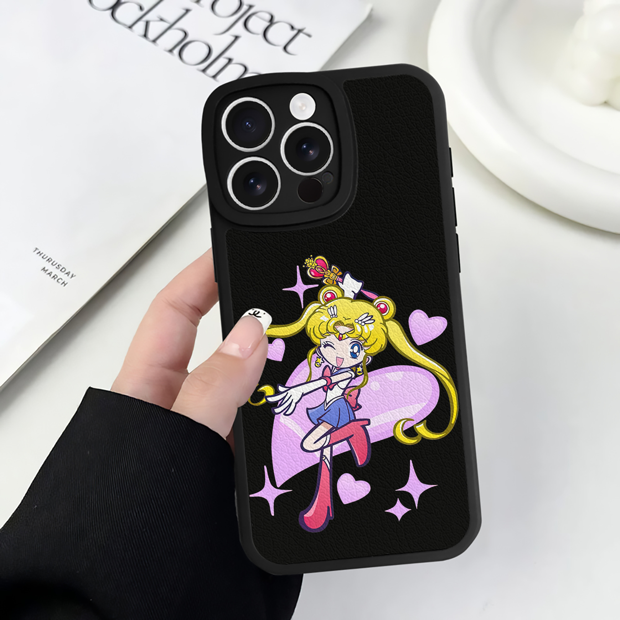 （画像用） 美少女戦士セーラームーン 月野 うさぎ つきの うさぎ Sailor Moon Tsukino Usagi 【iPhone 16シリーズ対応】シリコンスマホケース（レザー調） 材質：シリコン